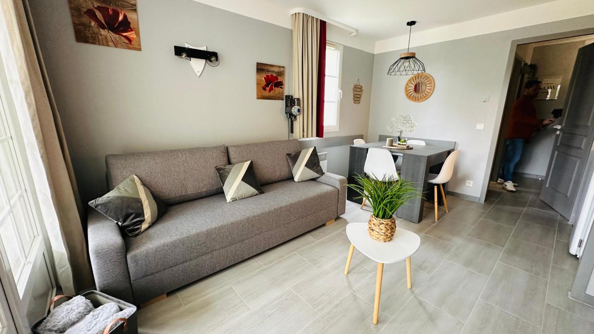 Appartement En Residence Pierre Et Vacance Au Golf بيسكاروس المظهر الخارجي الصورة